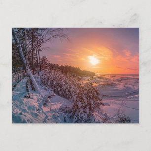 Cartão Postal Sol sobre a costa da neve