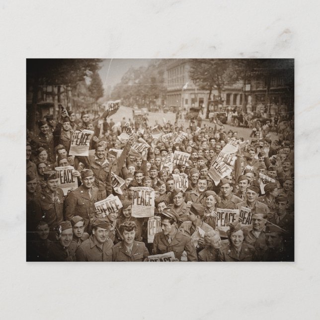 Cartão Postal Soldados Americanos no Dia do VJ (Frente)