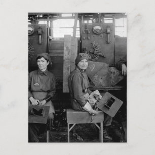Cartão Postal Soldaduras elétricas femininas na imagem de Hog_W