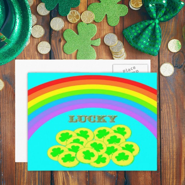 Cartão Postal Sorte com arco-íris, Dourado e camarões (Lucky with Rainbows, Gold and Shamrocks Postcard)