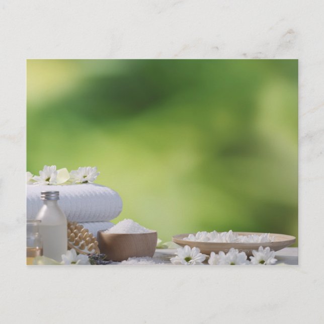 Cartão Postal Spa e Bem-estar Utensílios num jardim tropical (Frente)