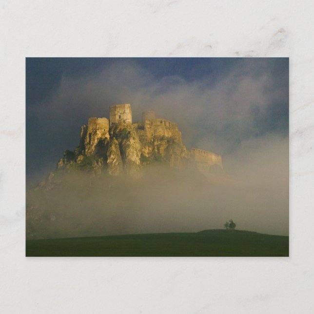 Cartão Postal Spissky tem névoa, Eslováquia 2 (Frente)