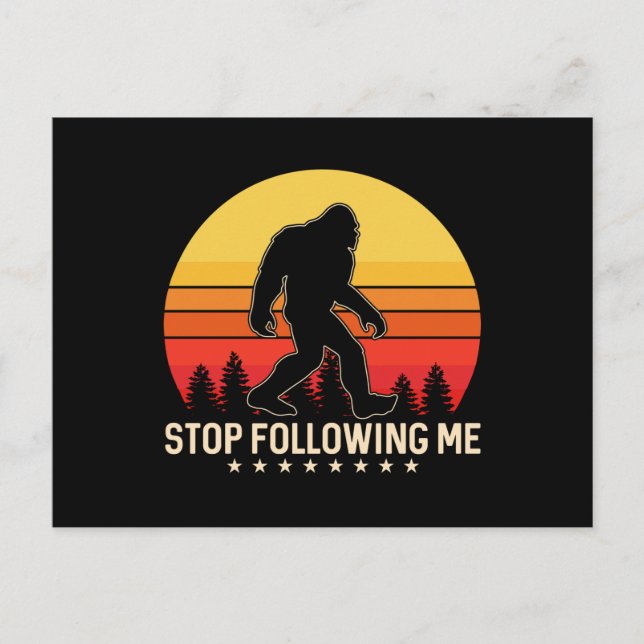 Cartão Postal Stop Following Me | Bigfoot Retro Design (Frente)