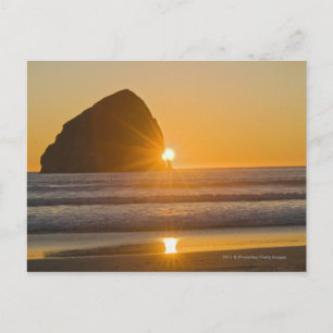 Cartão Postal Sunburst E Haystack Rock Em Cape Kiwanda