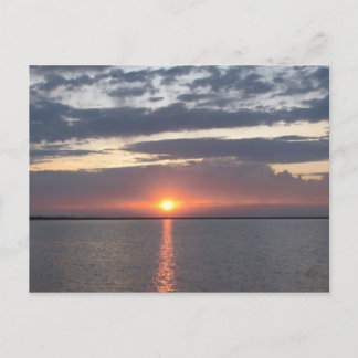 Cartão Postal Sunrise Sobre Lago