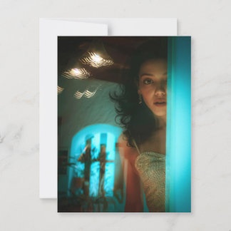 Cartão Postal Surpresa, saindo de uma porta