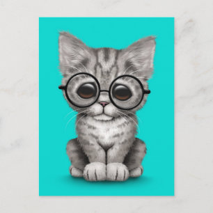 Cartão Postal Tabuleiro de Cinzas bonitas de Kitten com óculos