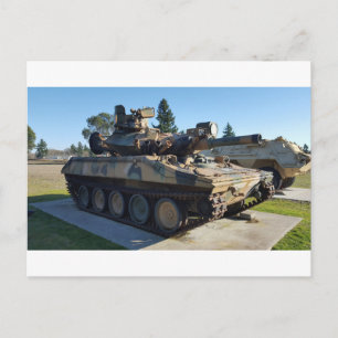 Cartão Postal Tanque Militar Camuflado no Deserto