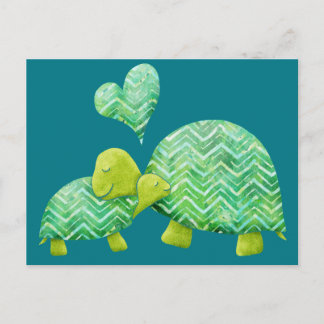 Cartão Postal Tartaruga doce abraça a mãe e o bebê