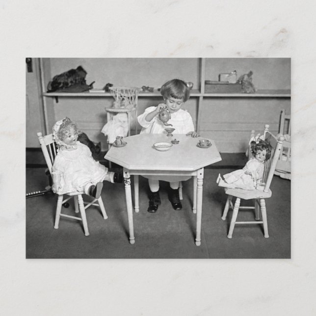 Cartão Postal Tea Party with Dolls, 1923 (Frente)