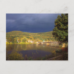 Cartão Postal Tempestade de outono sobre o rio Connecticut