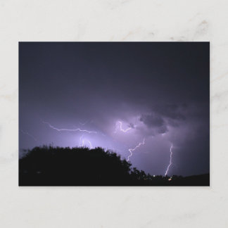 Cartão Postal Tempestade de relâmpagos no céu roxo