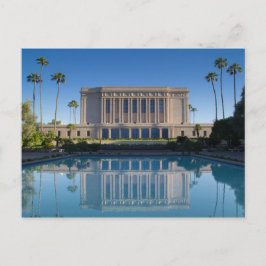 Cartão Postal Templo Mesa refletindo em uma piscina azul