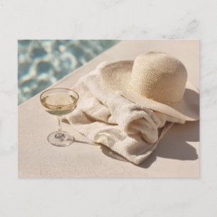 Cartão Postal Tempo de relaxamento à beira da piscina com uma be