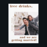 Cartão Postal Terra Cotta Funny Free Bebe Foto Salvar Data<br><div class="desc">Anúncio de casamento engraçado com sua foto personalizada. Adicione seu texto personalizado a este design, usando as caixas "Editar este modelo design" no lado direito do item, ou clique no botão azul "Personalizar" para organizar o texto, alterar as fontes e as cores e também para adicionar informações ou imagens adicionais...</div>