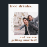 Cartão Postal Terra Cotta Funny Free Bebe Foto Salvar Data<br><div class="desc">Anúncio de casamento engraçado com sua foto personalizada. Adicione seu texto personalizado a este design, usando as caixas "Editar este modelo design" no lado direito do item, ou clique no botão azul "Personalizar" para organizar o texto, alterar as fontes e as cores e também para adicionar informações ou imagens adicionais...</div>