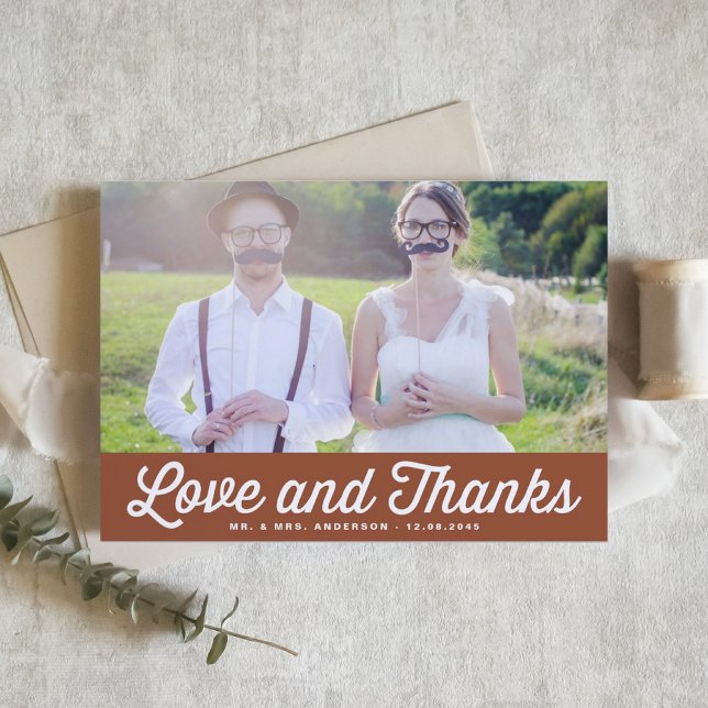 Cartão Postal Terracota Agradecimento de Casamento com Foto em L (Love and Thanks Retro Script Photo Wedding Thank You Postcard | Customizable Red Thank You Postcard)