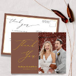 Cartão Postal Terracotta Elegant Dourada Script Weding Obrigado<br><div class="desc">Terracotta Elegante Dourada Escrita Foto Simples Casamento Foto Simples Obrigado Cartaz. Expresse o seu agradecimento aos seus amigos e família que fizeram do seu casamento um especial extra com este belo cartões de agradecimentos de fotos de casamento. Todos os textos estão pré-organizados para que você personalize fácil e rapidamente com...</div>
