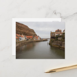 Cartão Postal Timeless Staithes: Where the Beck Meets the Sea