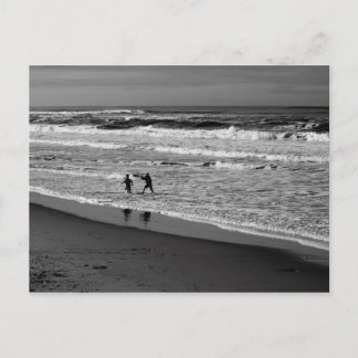 Cartão Postal Tocando nas Ondas do Oceano Pacífico