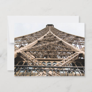 Cartão Postal Torre Eiffel de baixo: Ironista Parisiense Caos em