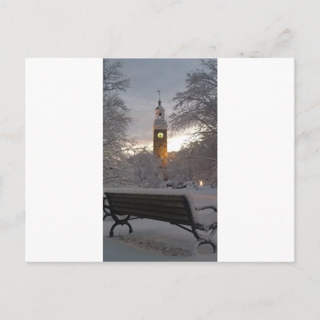 Cartão Postal Torre Snowy Clock com Bench (Frente)