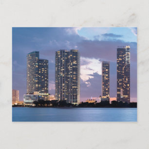 Cartão Postal Torres de condomínio na beira-mar em Miami