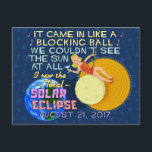 Cartão Postal Total de Eclipse Solar 21 de agosto de 2017 Funny<br><div class="desc">Em 21 de agosto de 2017, um eclipse solar total será visível em grande parte dos Estados Unidos. Está sendo chamado de Eclipse Solar Excelente Americano. Se você está planejando comemorar este evento excitante, esta design humorística é perfeita para você. O texto de paródia irônico mimetiza a letra da música...</div>