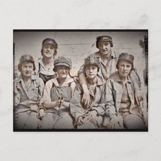 Cartão Postal Trabalhadores do estaleiro em grupo no cais
