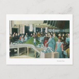 Cartão Postal Trabalhadores que embalam passagens de sementes na