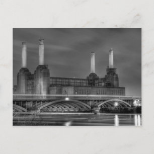 Cartão Postal Trens passam na estação de energia de Battersea,