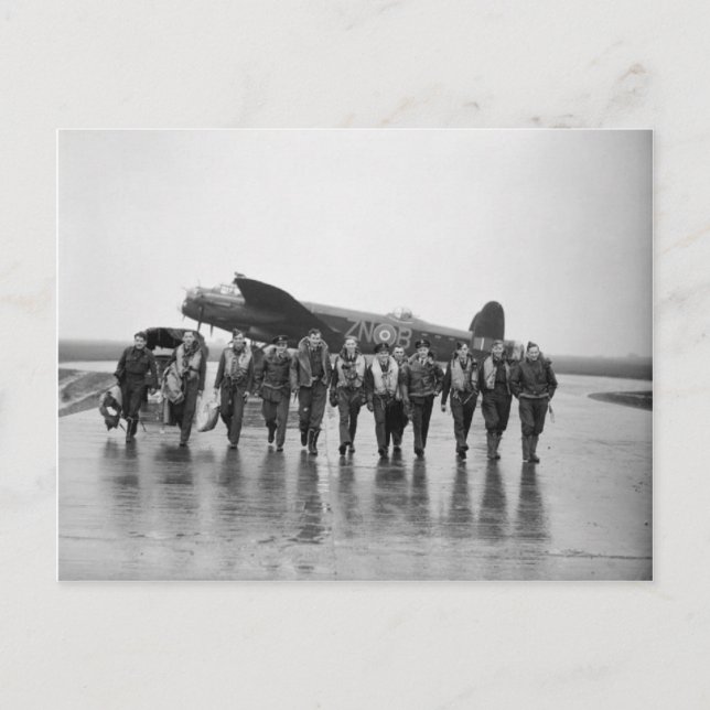 Cartão Postal Tripulação 106 Lancaster Bomber RAF (Frente)
