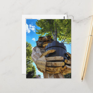 Cartão Postal Troll segurando uma árvore para proteger a naturez