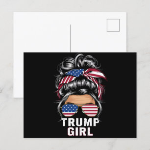 Cartão Postal Trump Girl Messy Bun USA Flag Trump 2024 Election