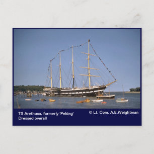 Cartão Postal TS Arethusa, anteriormente "Pequim" com bandeiras