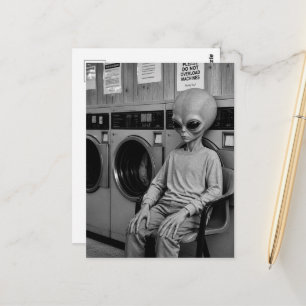Cartão Postal Um alienígena na lavanderia
