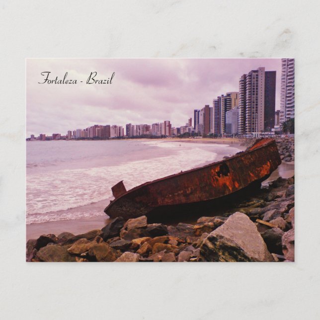 Cartão Postal Um barco naufragou na praia. Fortaleza, Brasil (Frente)