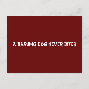 Cartão Postal Um cachorro latindo nunca morde