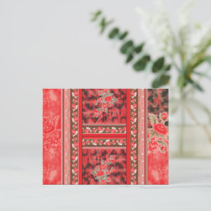 Cartão Postal um design floral vermelho e verde num fundo preto