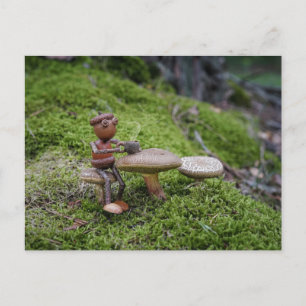 Cartão Postal Um elfo de bolota num café da floresta!