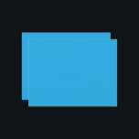 Cartão Postal um fundo azul com um gato preto e branco<br><div class="desc">Explore o encantador contraste de um gato preto e branco contra um fundo azul sereno. Essa imagem cativante captura a essência de um querido animal de estimação em um cenário exclusivo."</div>