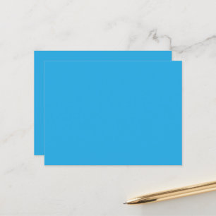 Cartão Postal um fundo azul com um gato preto e branco