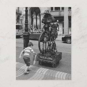 Cartão Postal Um garoto em Barcelona