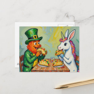Cartão Postal Um leprechaun e um coelho unicórnio comendo tacos