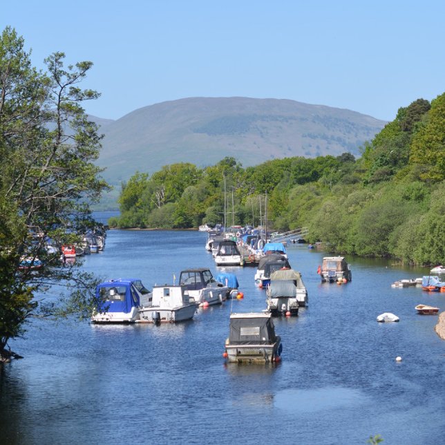Cartão Postal Um pôr do sol do Ouro sobre a Rua Marys Waterfront (River Leven Scotland
)