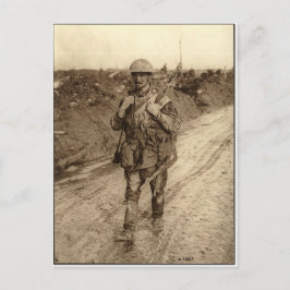 Cartão Postal Um soldado canadense Tommy coberto de lama retorna