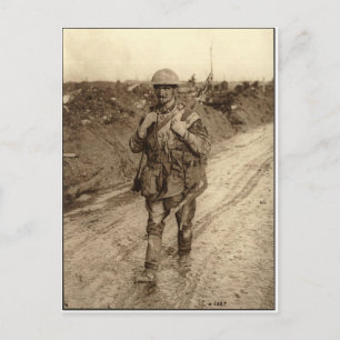 Cartão Postal Um soldado canadense Tommy coberto de lama retorna