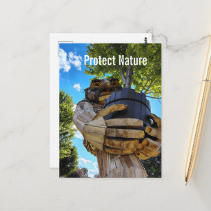 Cartão Postal Um Troll Segura uma Árvore para Proteger a Naturez