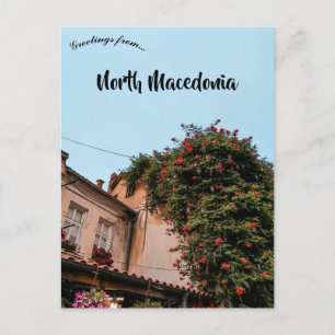 Cartão Postal Uma Casa e Flores na Macedônia do Norte
