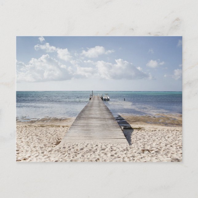 Cartão Postal Uma doca longa com um barco na extremidade se este (Frente)